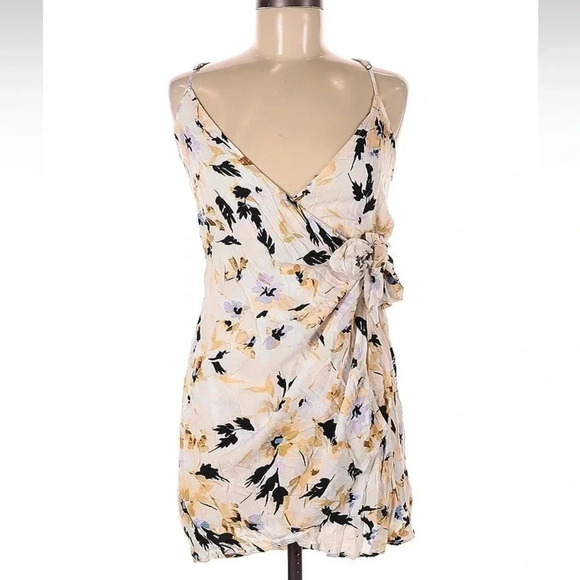 O’Neill Coastal Surf Beach Cream Floral Brandon Wrap-Front Dress Size M Medium - Picture 2 of 4